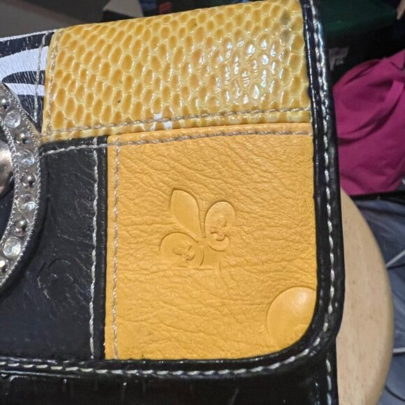 Fluer  De Lis Ladies Wallet - Picture 8 of 9